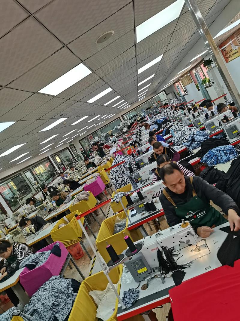 帶你走進網紅服裝廠 一日復一日的生活與創業